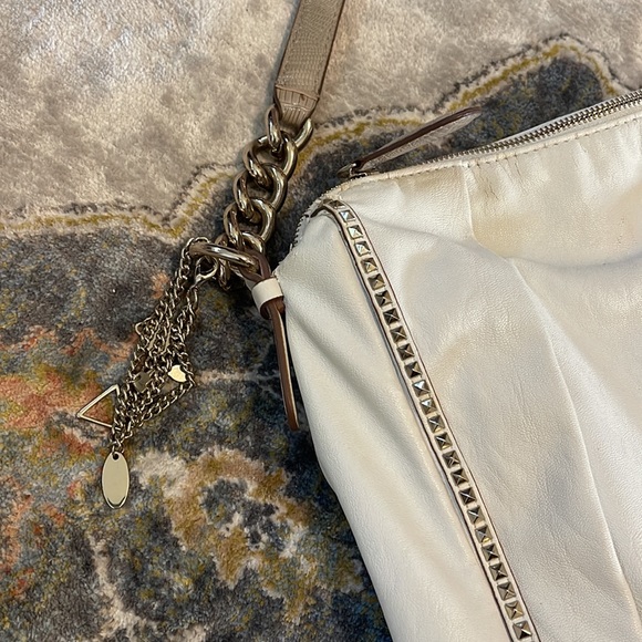 Guess purse - Picture 2 of 6